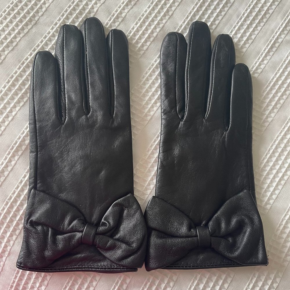 ASOS DESIGN leather gloves with touch screen and bow detail in black